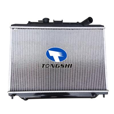 适用于日产?URVAN 2.4'06- AT 散热器